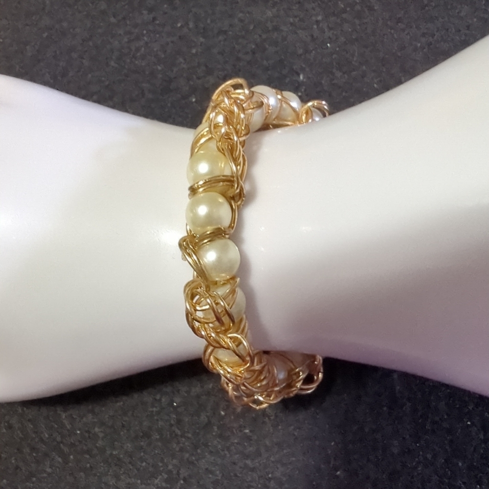 A Lovely Vintage Gold Tone Stretchy Chainmaille Bracelet with Faux Pearls
